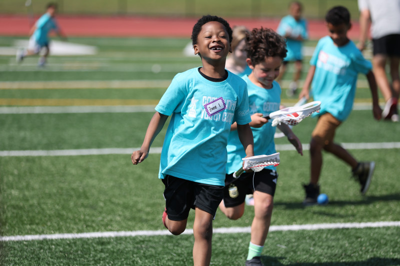 kid throwing up peace sign