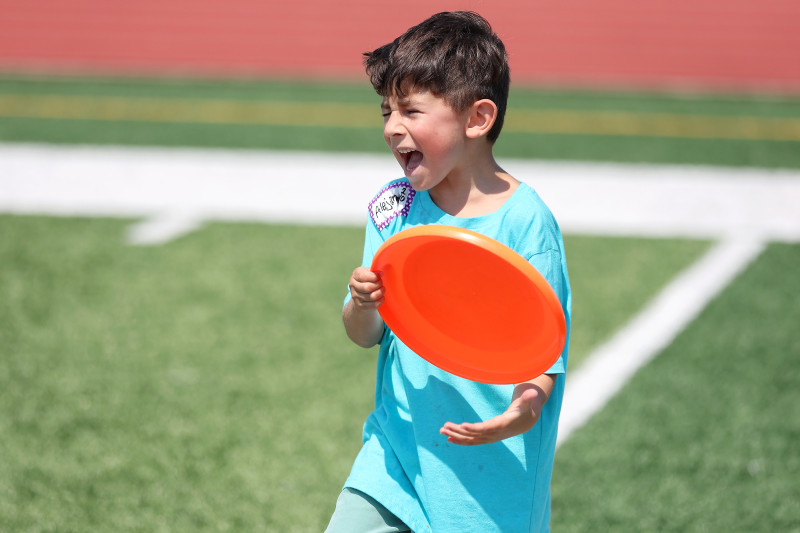 kids hanging out with mascot